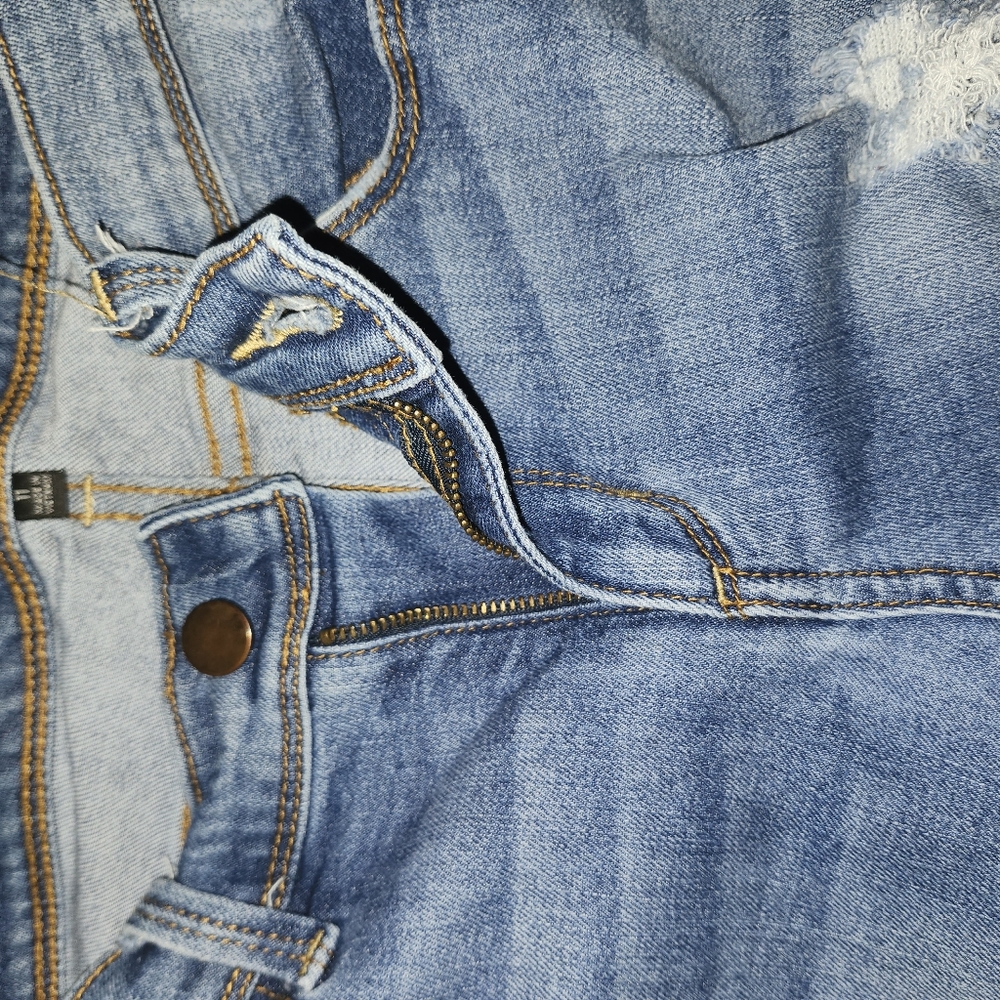 Distressed jeans - Picture 3 of 4